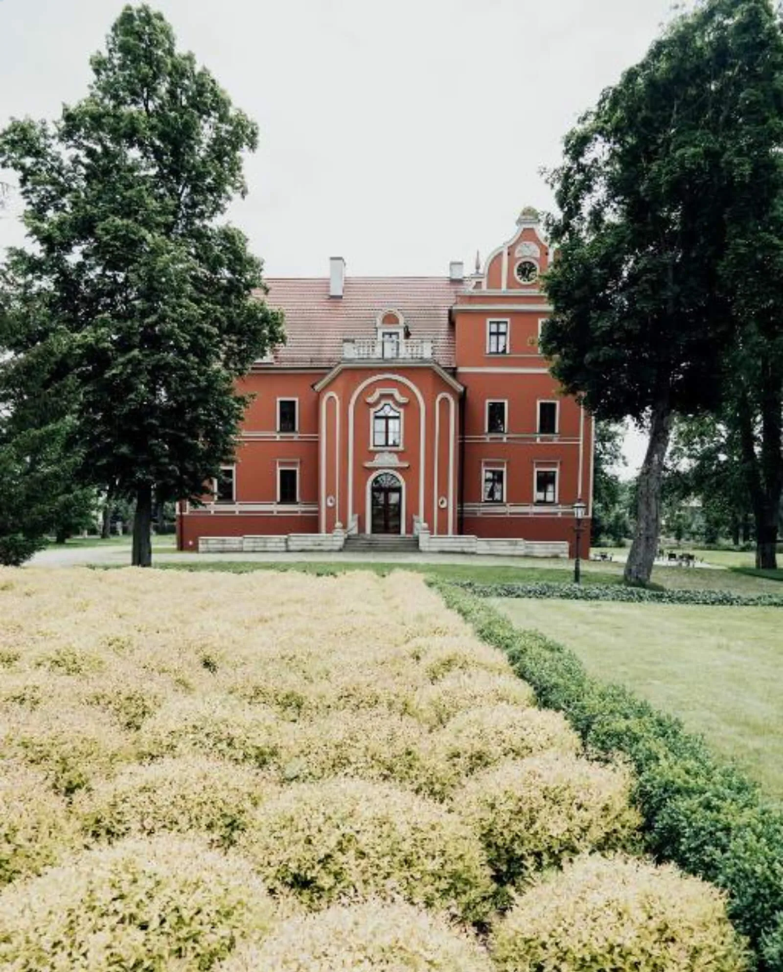 Pałac Krotoszyce — inwestycje własne i nieruchomości